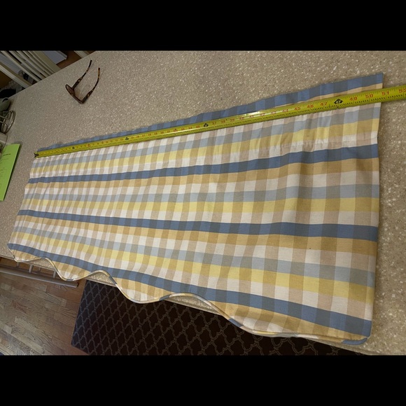 Country Curtains - 4 panels 2 lined valences - Picture 2 of 5